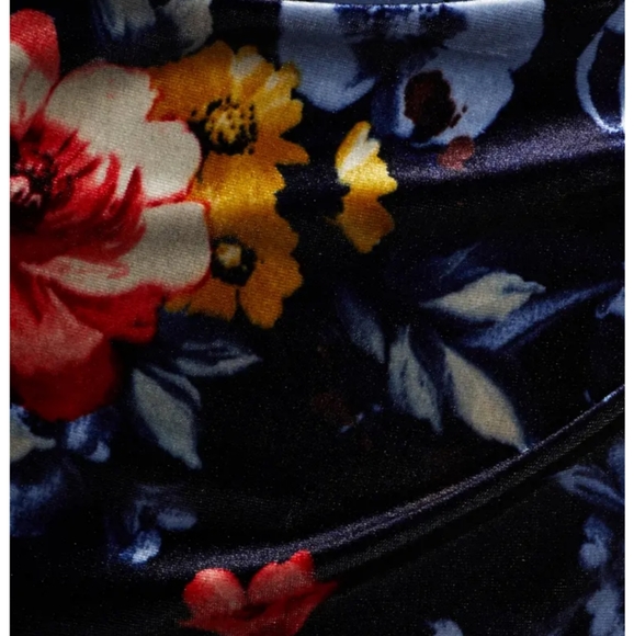 🌼❤️Vince Camuto Velvet Dress - Picture 6 of 9